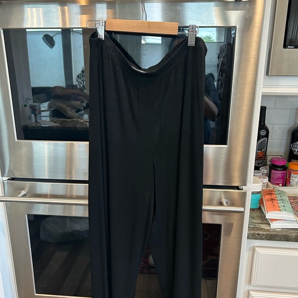 Chico's Pants - Chico's black traveler pants size 3!!!